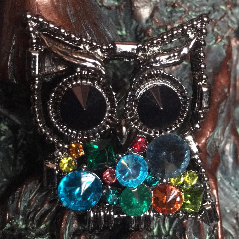 Gemstone Owl Brooch - Picture 10 of 16
